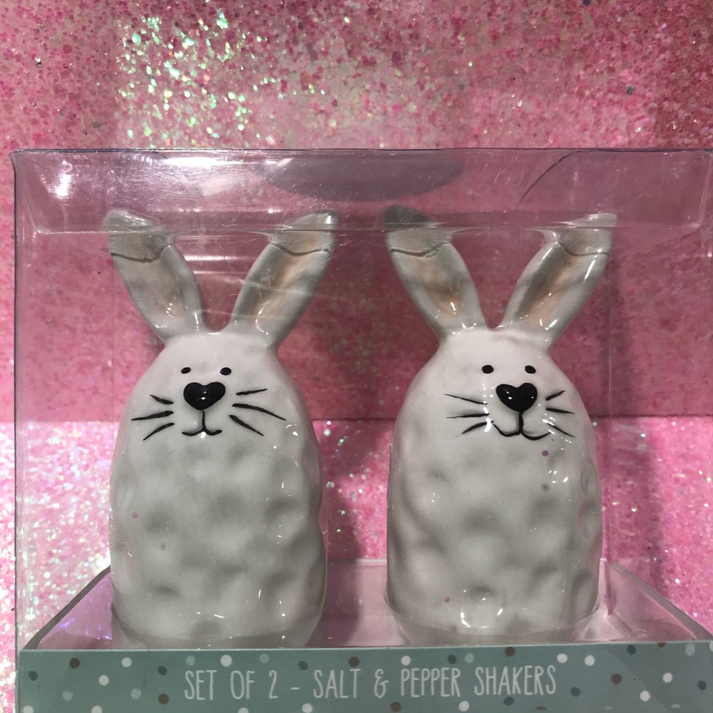 10 Strawberry Street Bunny Salt Pepper Shaker Set